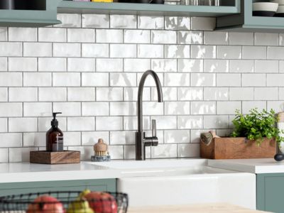 Give Timeless Appeal With Running Bonds Pattern On White Metro Tiles
